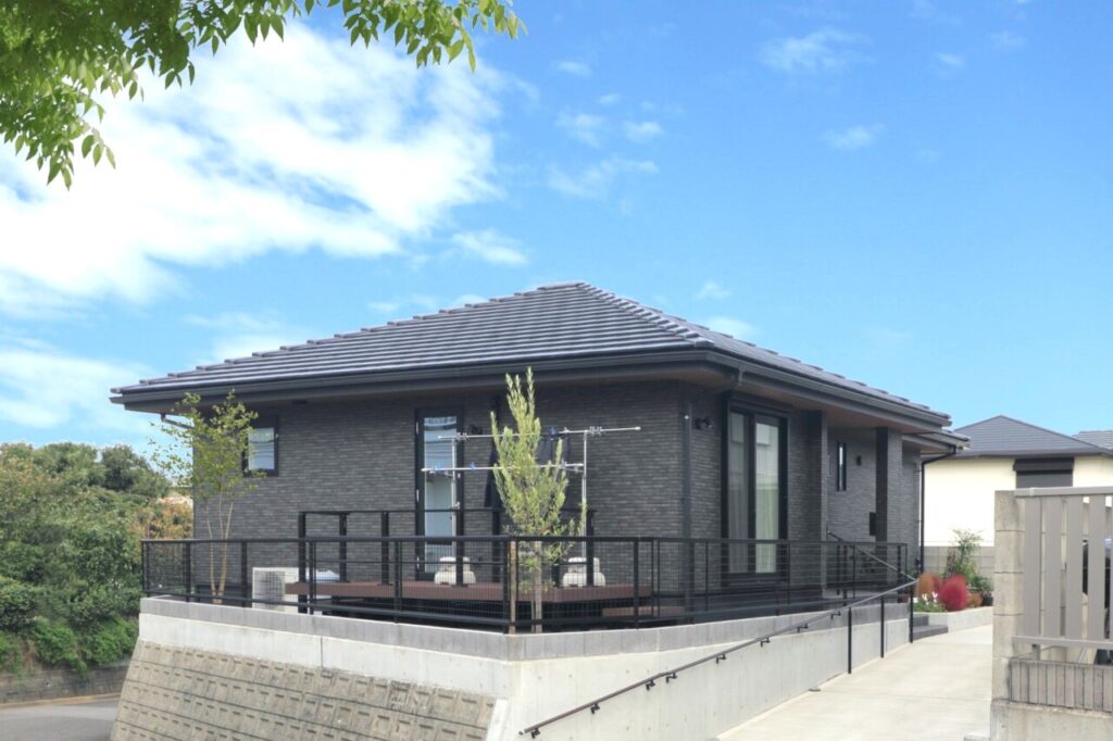 寄棟屋根の平屋住宅｜チケンホームの建築実例